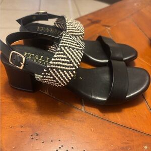 Italian Shoemakers Black Sandals with Woven Cream-Black Strap